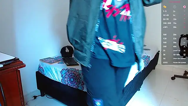 Snapshot of bray_hotboy777 chatting on 09/21/25, 02:40 bray hotboy777 online show from 09/21/25, 02:40