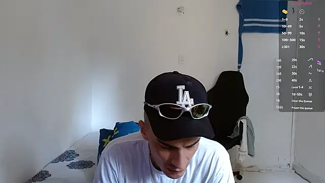 Snapshot of bray_hotboy777 chatting on 09/26/25, 02:10 bray hotboy777 online show from 09/26/25, 02:10