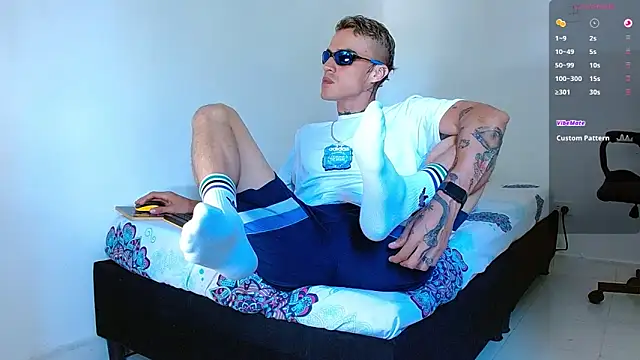 Snapshot of bray_hotboy777 chatting on 09/28/25, 08:03 bray hotboy777 online show from 09/28/25, 08:03