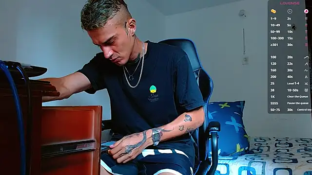 Snapshot of bray_hotboy777 chatting on 11/12/25, 03:01 bray hotboy777 online show from 11/12/25, 03:01