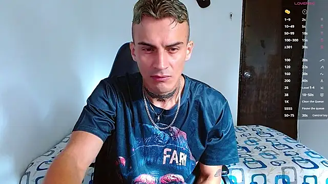 Snapshot of bray_hotboy777 chatting on 11/14/25, 03:44 bray hotboy777 online show from 11/14/25, 03:44