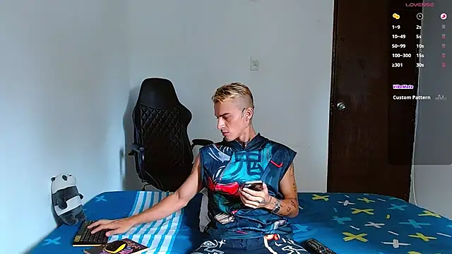 Snapshot of bray_hotboy777 chatting on 12/05/25, 02:14 bray hotboy777 online show from 12/05/25, 02:14