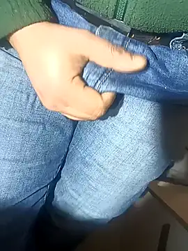 Snapshot of franko1987 chatting on 02/13/25, 05:26 franko1987 online show from 02/13/25, 05:26