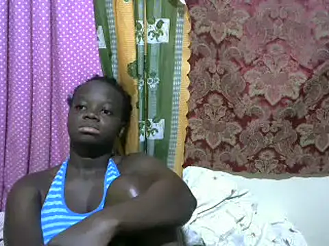 Snapshot of Thicky_kyla chatting on 03/07/25, 02:04 Thicky kyla online show from 03/07/25, 02:04