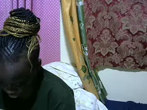 Snapshot of Thicky_kyla chatting on 03/10/25, 07:40 Thicky kyla online show from 03/10/25, 07:40