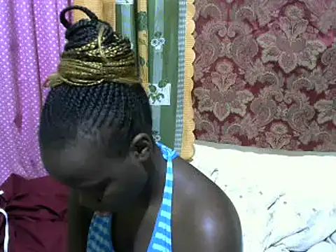 Snapshot of Thicky_kyla chatting on 03/15/25, 04:35 Thicky kyla online show from 03/15/25, 04:35