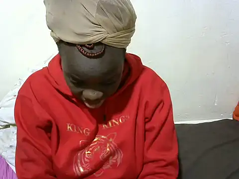 Snapshot of Thicky_kyla chatting on 11/18/25, 07:18 Thicky kyla online show from 11/18/25, 07:18