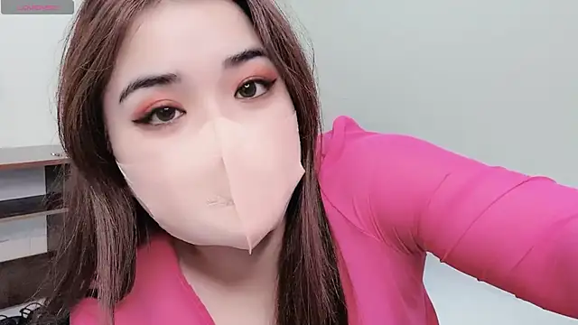 Snapshot of LyLy_Office chatting on 12/17/24, 11:17 LyLy Office online show from 12/17/24, 11:17