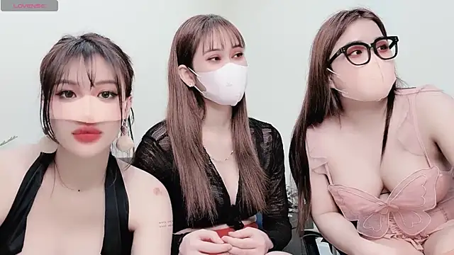 Snapshot of LyLy_Office chatting on 12/18/24, 02:28 LyLy Office online show from 12/18/24, 02:28