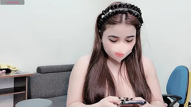 Snapshot of LyLy_Office chatting on 12/26/24, 03:38 LyLy Office online show from 12/26/24, 03:38