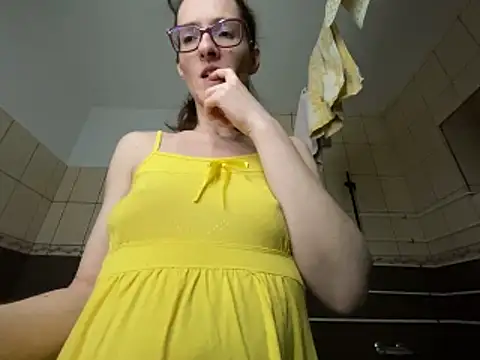 Snapshot of Milky_hairy_mommy chatting on 02/01/26, 07:45 Milky hairy mommy online show from 02/01/26, 07:45