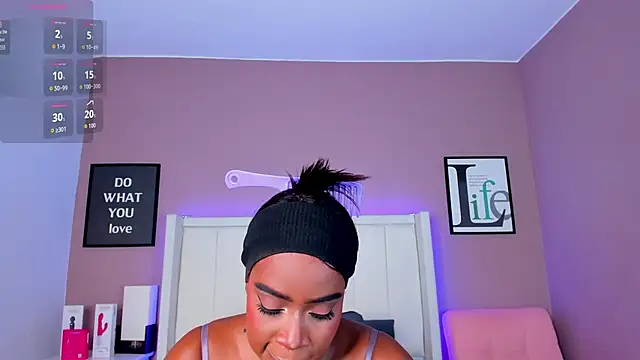 Snapshot of Britanymooree chatting on 09/11/25, 07:47 Britanymooree online show from 09/11/25, 07:47