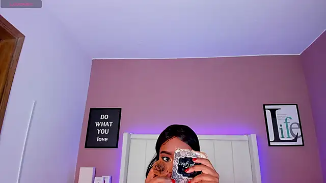 Snapshot of Britanymooree chatting on 11/05/25, 07:25 Britanymooree online show from 11/05/25, 07:25