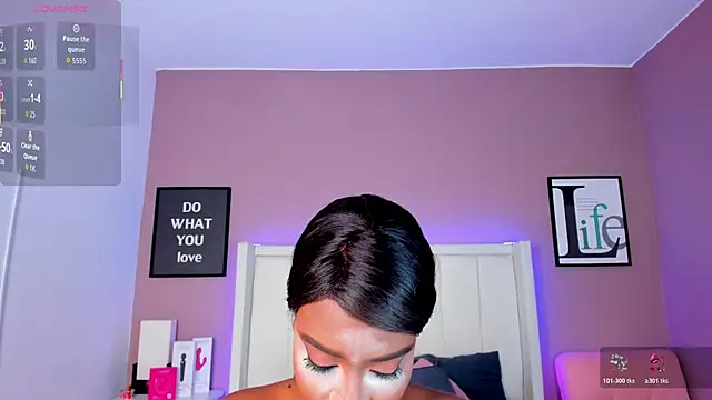 Snapshot of Britanymooree chatting on 11/08/25, 08:18 Britanymooree online show from 11/08/25, 08:18