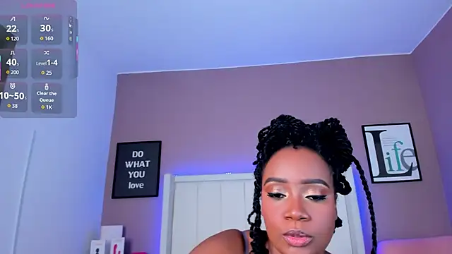 Snapshot of Britanymooree chatting on 12/01/25, 07:52 Britanymooree online show from 12/01/25, 07:52