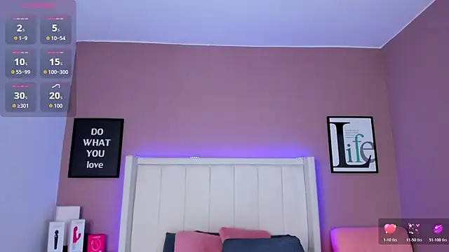 Snapshot of Britanymooree chatting on 12/04/25, 07:55 Britanymooree online show from 12/04/25, 07:55