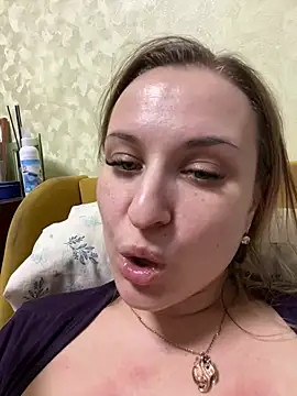 Snapshot of OlgaBuzzz chatting on 01/05/25, 09:48 OlgaBuzzz online show from 01/05/25, 09:48