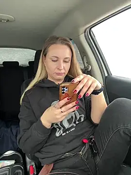 Snapshot of OlgaBuzzz chatting on 12/22/25, 06:32 OlgaBuzzz online show from 12/22/25, 06:32