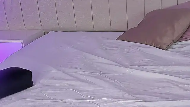 Littleolivia  online show from 02/13/25, 12:43