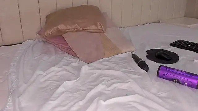 Littleolivia  online show from 03/01/25, 05:27