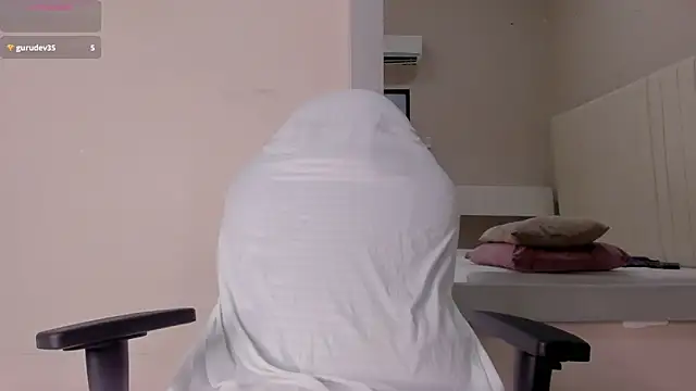 Littleolivia  online show from 03/19/25, 04:02