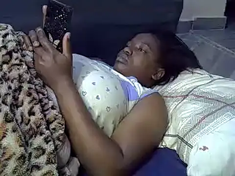 Snapshot of sweet_gal01 chatting on 12/10/24, 01:43 sweet gal01 online show from 12/10/24, 01:43