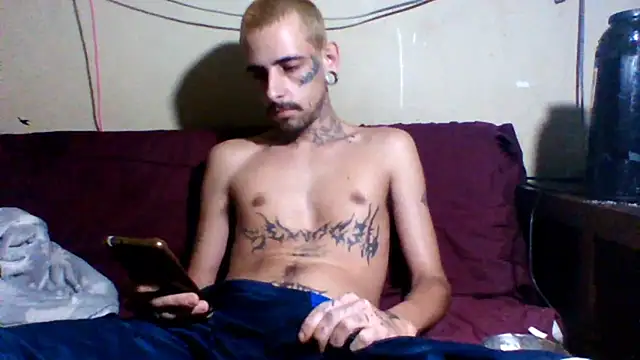 Snapshot of sellvageria chatting on 12/04/25, 10:02 sellvageria online show from 12/04/25, 10:02