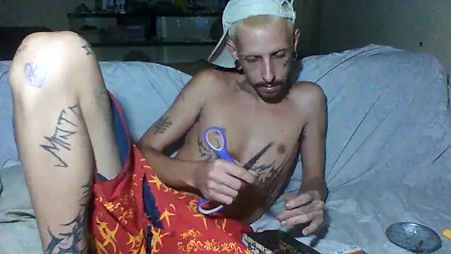 Snapshot of sellvageria chatting on 12/17/25, 12:38 sellvageria online show from 12/17/25, 12:38