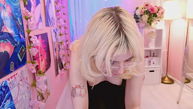 Coconut Mia online show from 03/21/25, 05:02