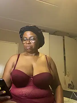 Nomthie online show from 10/26/25, 09:21