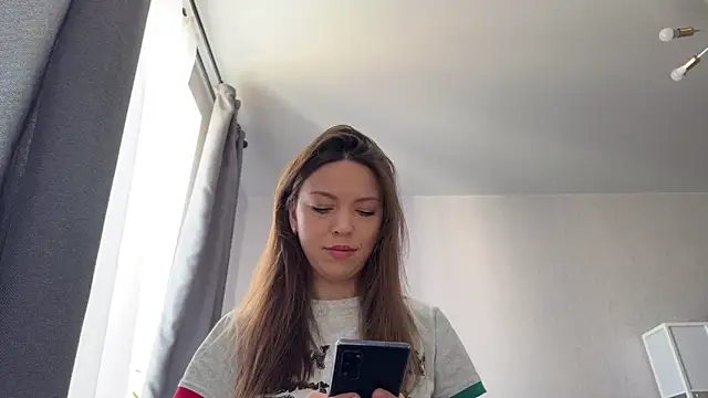 Snapshot of Victoria1Love chatting on 02/20/25, 10:05 Victoria1Love online show from 02/20/25, 10:05