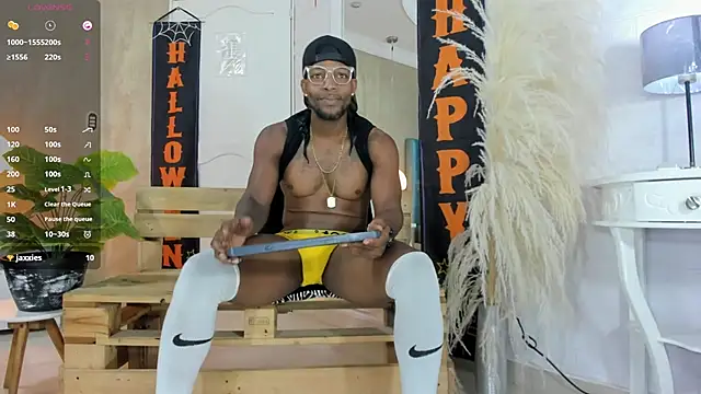 Snapshot of RicoBrown777_ chatting on 10/27/25, 03:43 RicoBrown777 online show from 10/27/25, 03:43