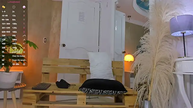 Snapshot of RicoBrown777_ chatting on 11/07/25, 04:34 RicoBrown777 online show from 11/07/25, 04:34