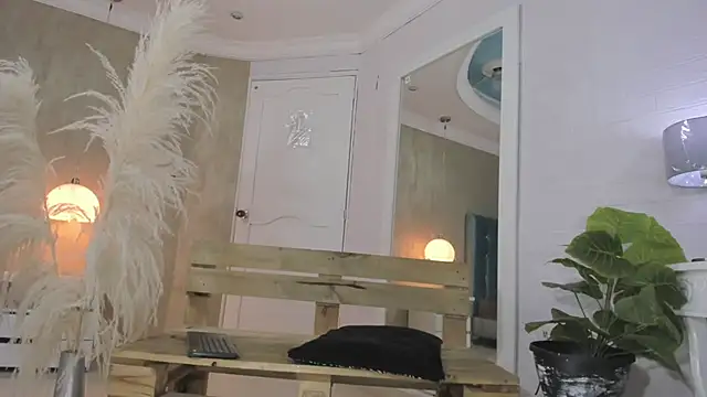 Snapshot of RicoBrown777_ chatting on 11/08/25, 04:23 RicoBrown777 online show from 11/08/25, 04:23