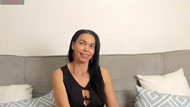 Snapshot of Evawalker_ chatting on 01/12/25, 04:00 Evawalker online show from 01/12/25, 04:00