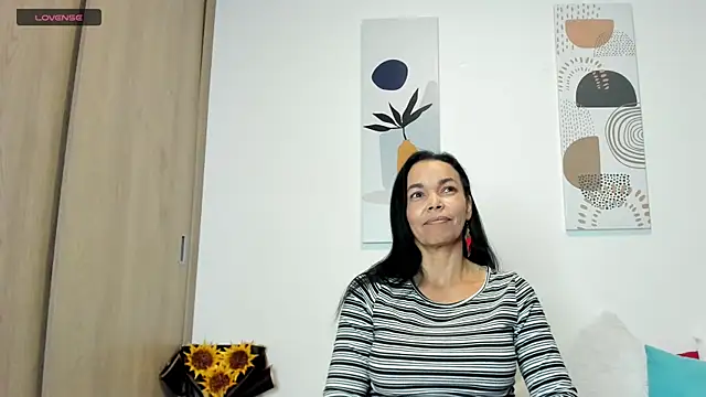 Snapshot of Evawalker_ chatting on 02/26/25, 04:36 Evawalker online show from 02/26/25, 04:36