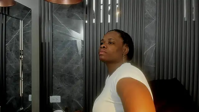 Snapshot of SaraiEvans chatting on 02/16/25, 03:26 SaraiEvans online show from 02/16/25, 03:26