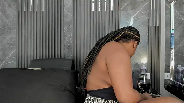 Snapshot of SaraiEvans chatting on 09/09/25, 03:17 SaraiEvans online show from 09/09/25, 03:17