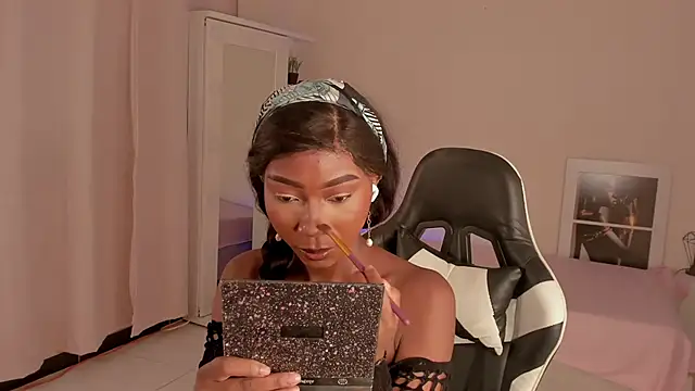 Snapshot of SavannahWildee chatting on 12/10/24, 07:43 SavannahWildee online show from 12/10/24, 07:43