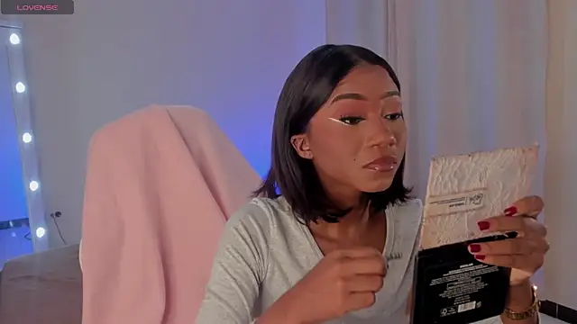 Snapshot of SavannahWildee chatting on 02/05/25, 12:06 SavannahWildee online show from 02/05/25, 12:06