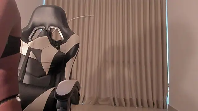 Snapshot of SavannahWildee chatting on 10/04/25, 11:19 SavannahWildee online show from 10/04/25, 11:19