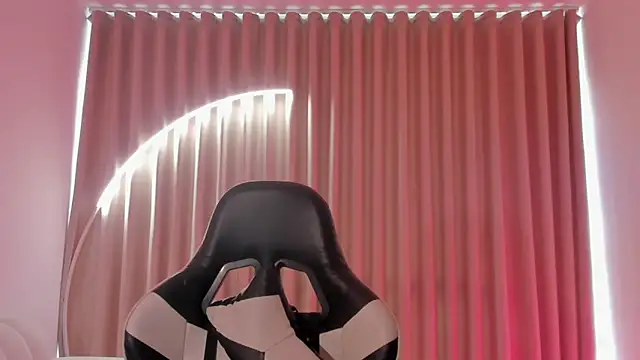 Snapshot of SavannahWildee chatting on 10/08/25, 12:14 SavannahWildee online show from 10/08/25, 12:14