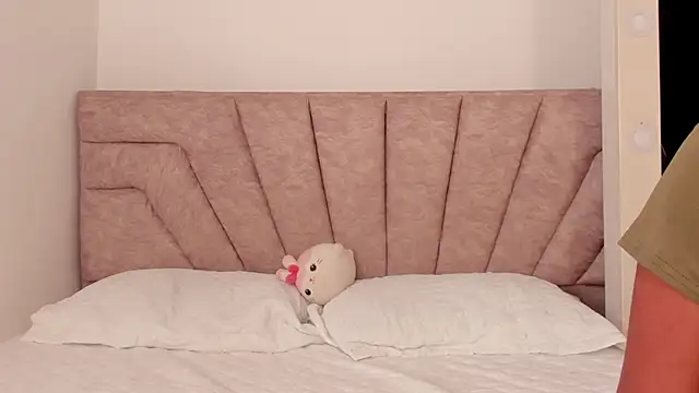 Snapshot of SavannahWildee chatting on 11/03/25, 12:17 SavannahWildee online show from 11/03/25, 12:17