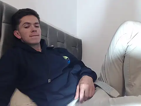 Snapshot of Eliantg chatting on 09/13/25, 12:21 Eliantg online show from 09/13/25, 12:21