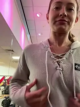 Snapshot of Pollypearson chatting on 01/22/25, 12:49 Pollypearson online show from 01/22/25, 12:49