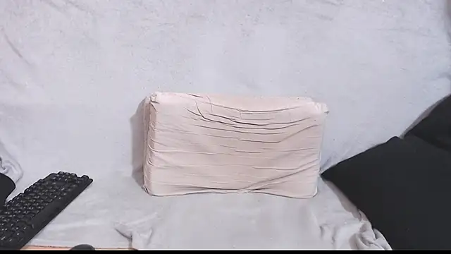Snapshot of qustci-couple chatting on 02/07/25, 01:04 qustci-couple online show from 02/07/25, 01:04