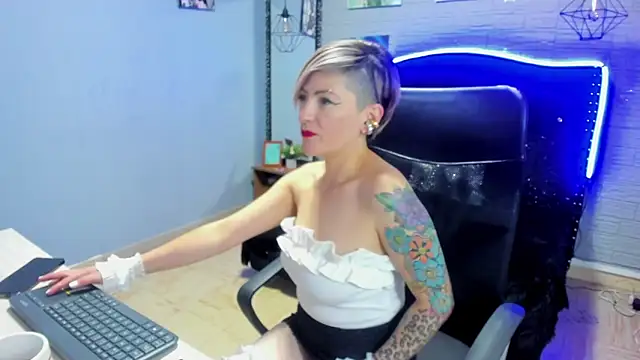Snapshot of Maria_fernandaxxx_ chatting on 12/07/24, 04:31 Maria fernandaxxx online show from 12/07/24, 04:31