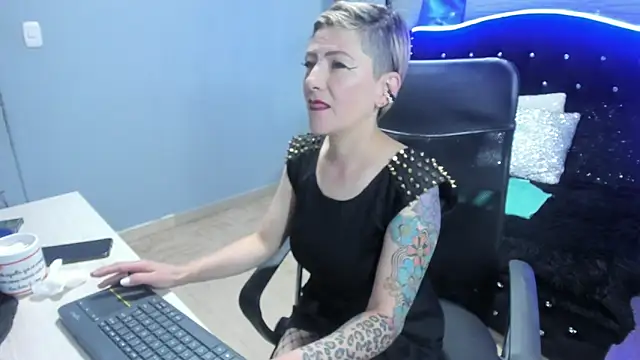 Snapshot of Maria_fernandaxxx_ chatting on 12/10/24, 05:17 Maria fernandaxxx online show from 12/10/24, 05:17