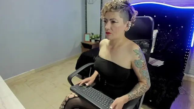 Snapshot of Maria_fernandaxxx_ chatting on 12/11/24, 04:42 Maria fernandaxxx online show from 12/11/24, 04:42
