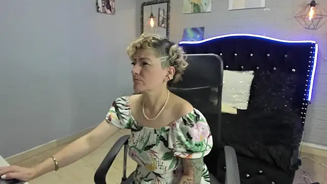 Snapshot of Maria_fernandaxxx_ chatting on 12/15/24, 03:45 Maria fernandaxxx online show from 12/15/24, 03:45
